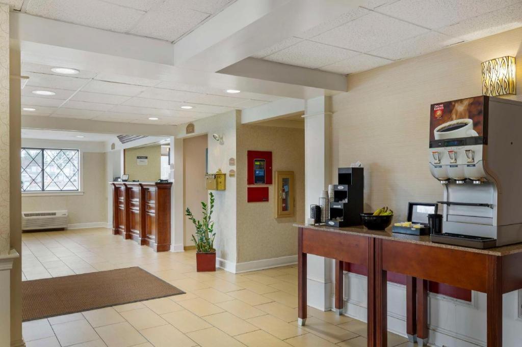 Best Western Plus The Inn At Sharon/Foxboro Exterior foto